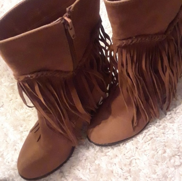 Boots - Picture 2 of 3